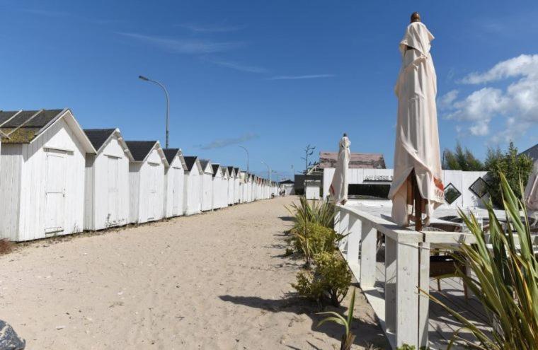 Les Pieds Dans L'Eau - Acces Direct A La Plage Bernières-sur-Mer Екстериор снимка
