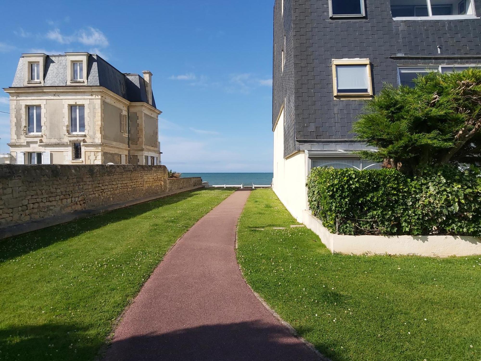 Les Pieds Dans L'Eau - Acces Direct A La Plage Bernières-sur-Mer Екстериор снимка