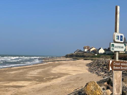 Les Pieds Dans L'Eau - Acces Direct A La Plage Bernières-sur-Mer Екстериор снимка