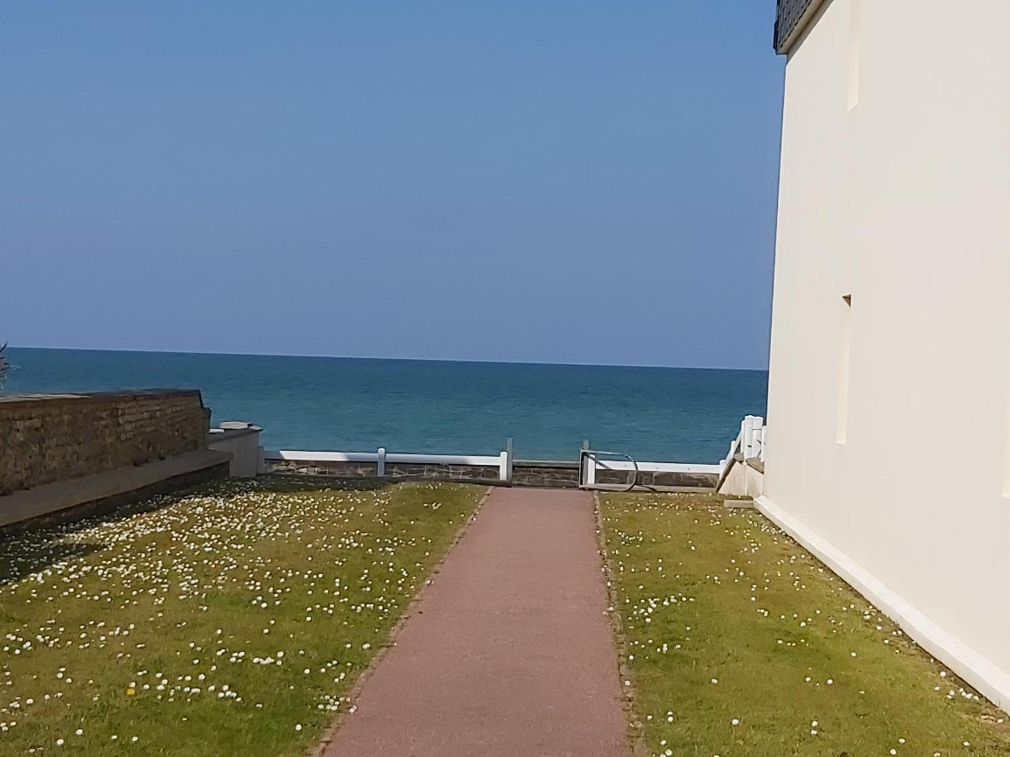 Les Pieds Dans L'Eau - Acces Direct A La Plage Bernières-sur-Mer Екстериор снимка